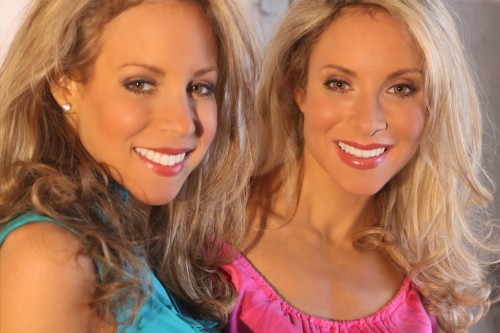 Nutrition_Twins_headshot_Blue_pink